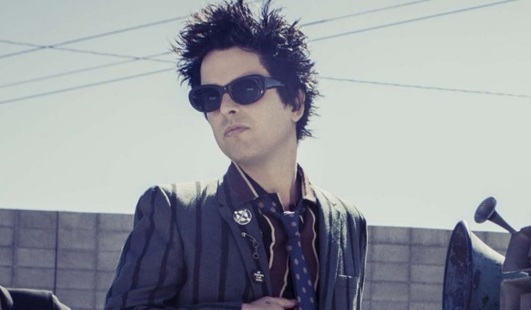 Billie Joe Armstrong of Green Day shares the video of Rare Fight by Bob Dylan and says "MOOD"