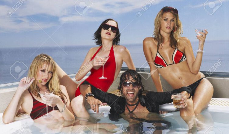 Mötley Crüe’s Vince Neil’s Girlfriend Hangs Out With Three Hot Woman